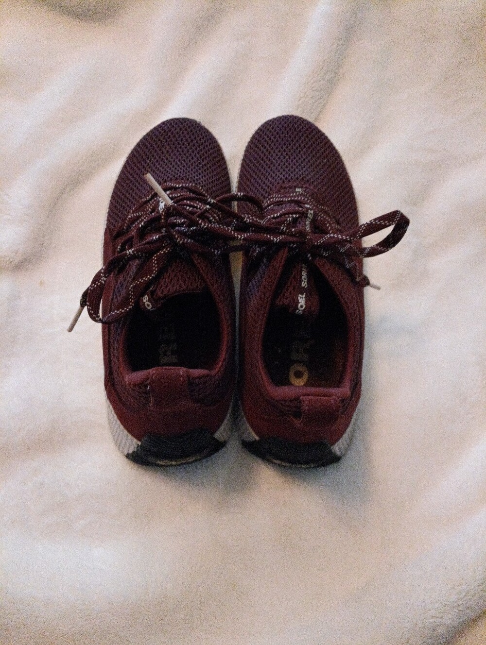 Sorel Brand New Wout Tags Never Worn,Burgundy PlumMesh Athletic With Suede Sides